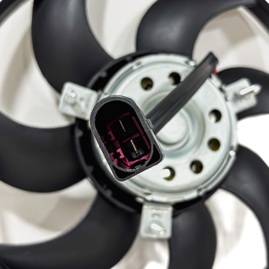 ELECTROVENTILADOR VOLKSWAGEN VENTO/ PASSAT/ GOLF/ SCIROCCO/ NEW BEETLE.   AUDI A1/ A3  SEAT LEON 1336 EV-424 EVN000424   210W - 3