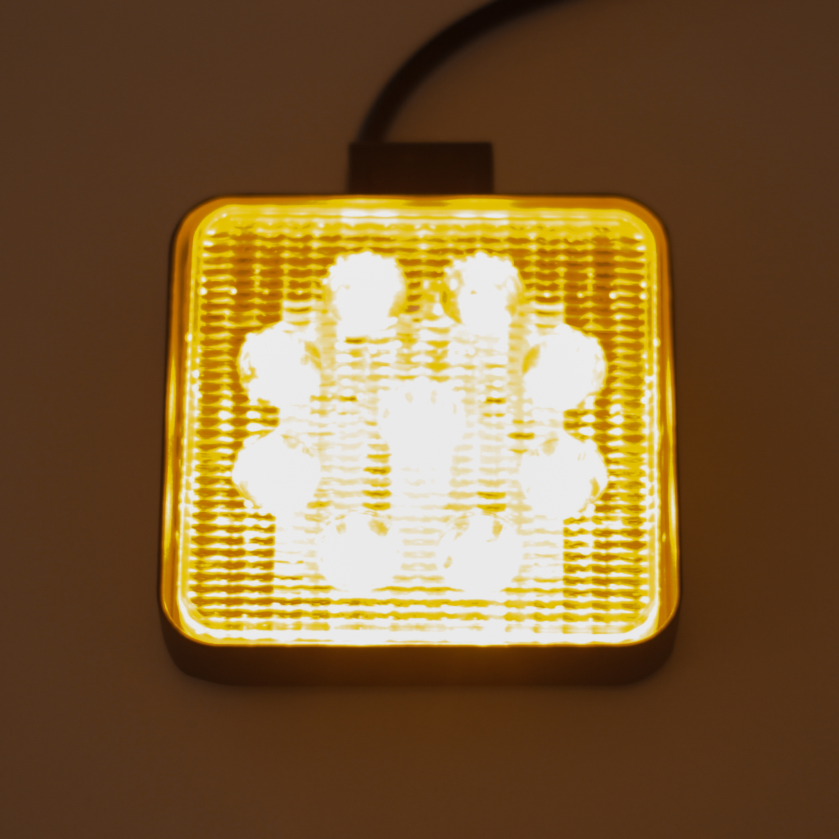 OFF ROAD FARO DE LED UNIVERSAL CUADRADO 27 WATTS (9 LED  3 WATTS) COLOR AMBAR 12V / 24V  - HAZ DE LUZ SPOT - - 5