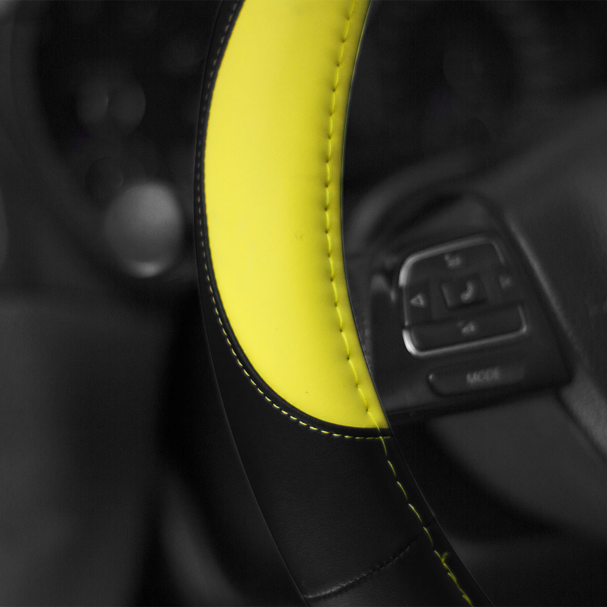 CUBRE VOLANTE CUERO SINTENTICO PREMIUM NEGRO Y AMARILLO 38CM X 8.2CM - 2