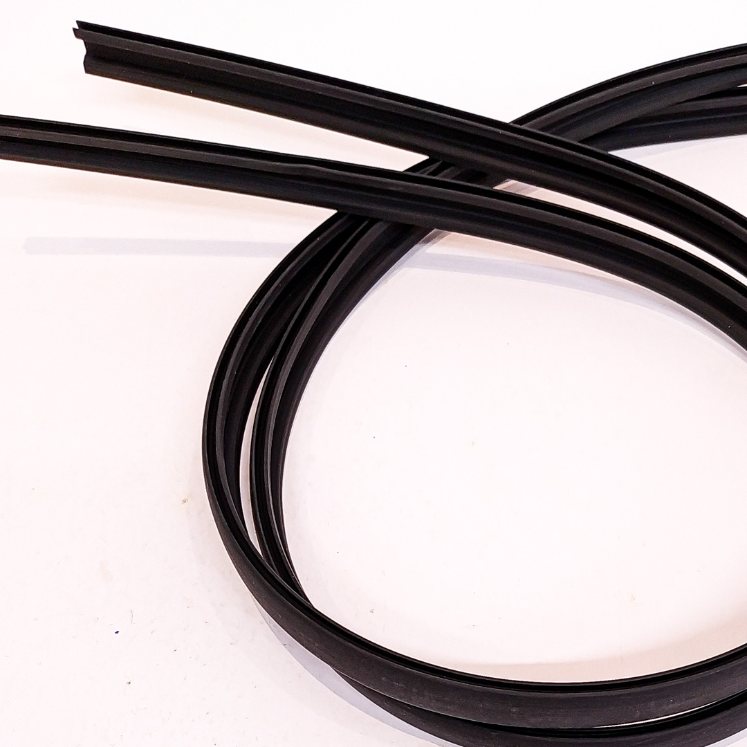 PORTAEQUIPAJE DE TECHO UNIVERSAL DE ALUMINIO OVALADO PLATEADO 1.35 METROS CON LLAVE - 10