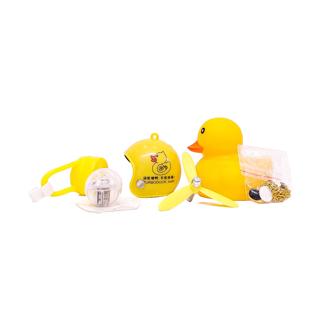 PATITO DECORATIVO PARA AUTO, BICI O MOTO CASCO AMARILLO DIBUJO PATITO CON ANTEOJOS, CADENA Y HELICE