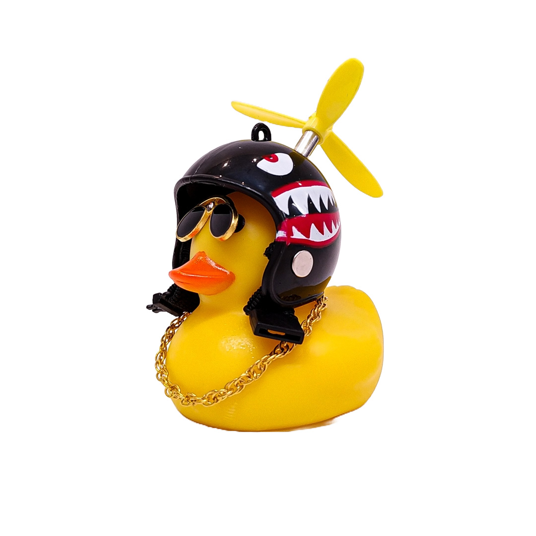 PATITO DECORATIVO PARA AUTO, BICI O MOTO CASCO NEGRO DIBUJO TIBURON CON ANTEOJOS, CADENA Y HELICE - 3