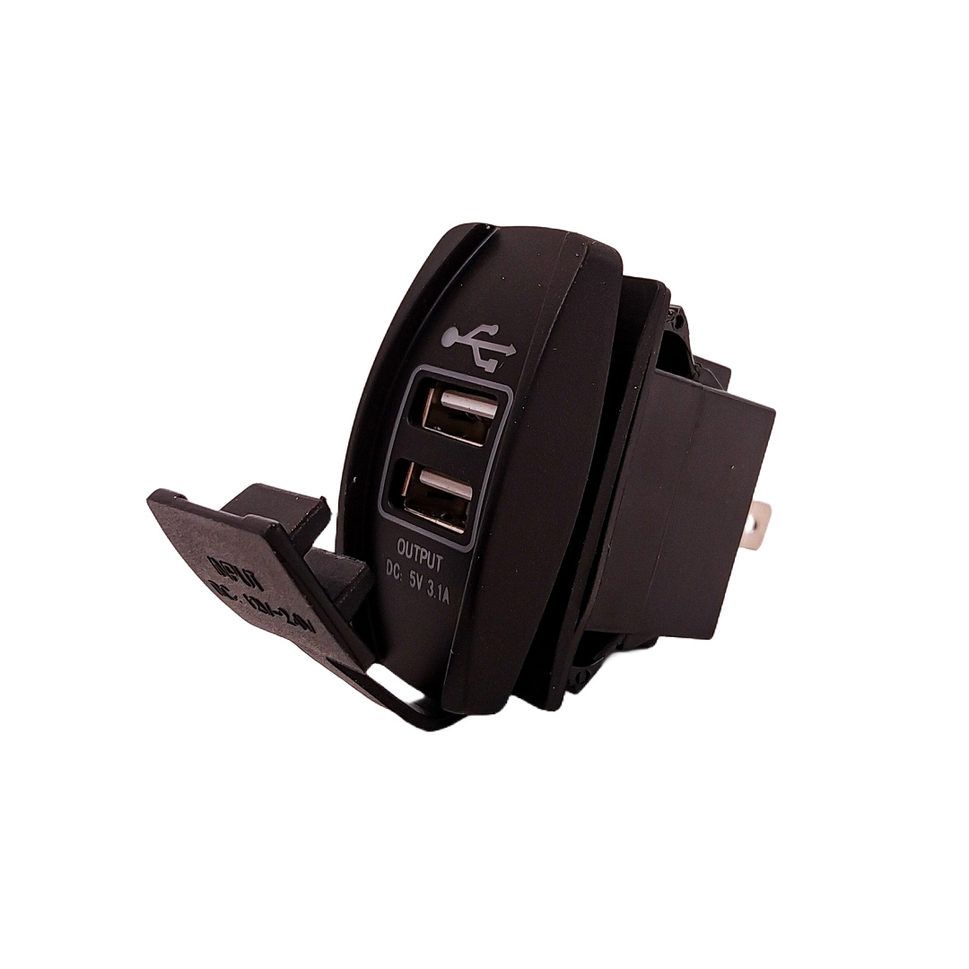 TOMA USB DOBLE ENTRADA: 12V-24V  VOLTAJE DE SALIDA USB: DC 5V SALIDA: 3.1A  CARGA IPHONES, IPADS, GPS. SOBRETENSIÓN SOBRE SOBRECARGA, SOBRECARGA Y SOBRECALENTAMIENTO. ALTA EFICIENCIA DE TRABAJO: MÁS DEL 90. - 2