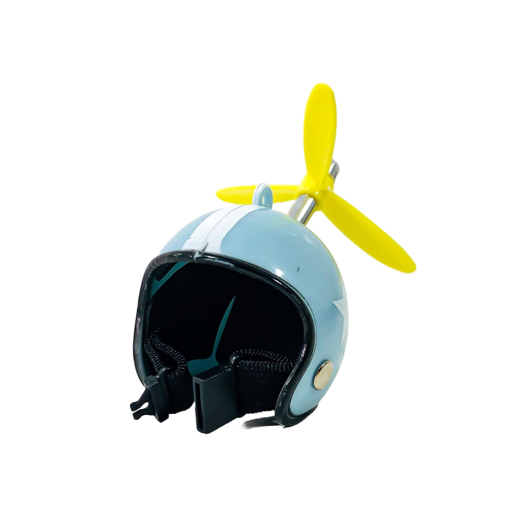 PATITO DECORATIVO PARA AUTO, BICI O MOTO CASCO CELESTE DIBUJO ESTRELLA CON ANTEOJOS, CADENA Y HELICE - 4