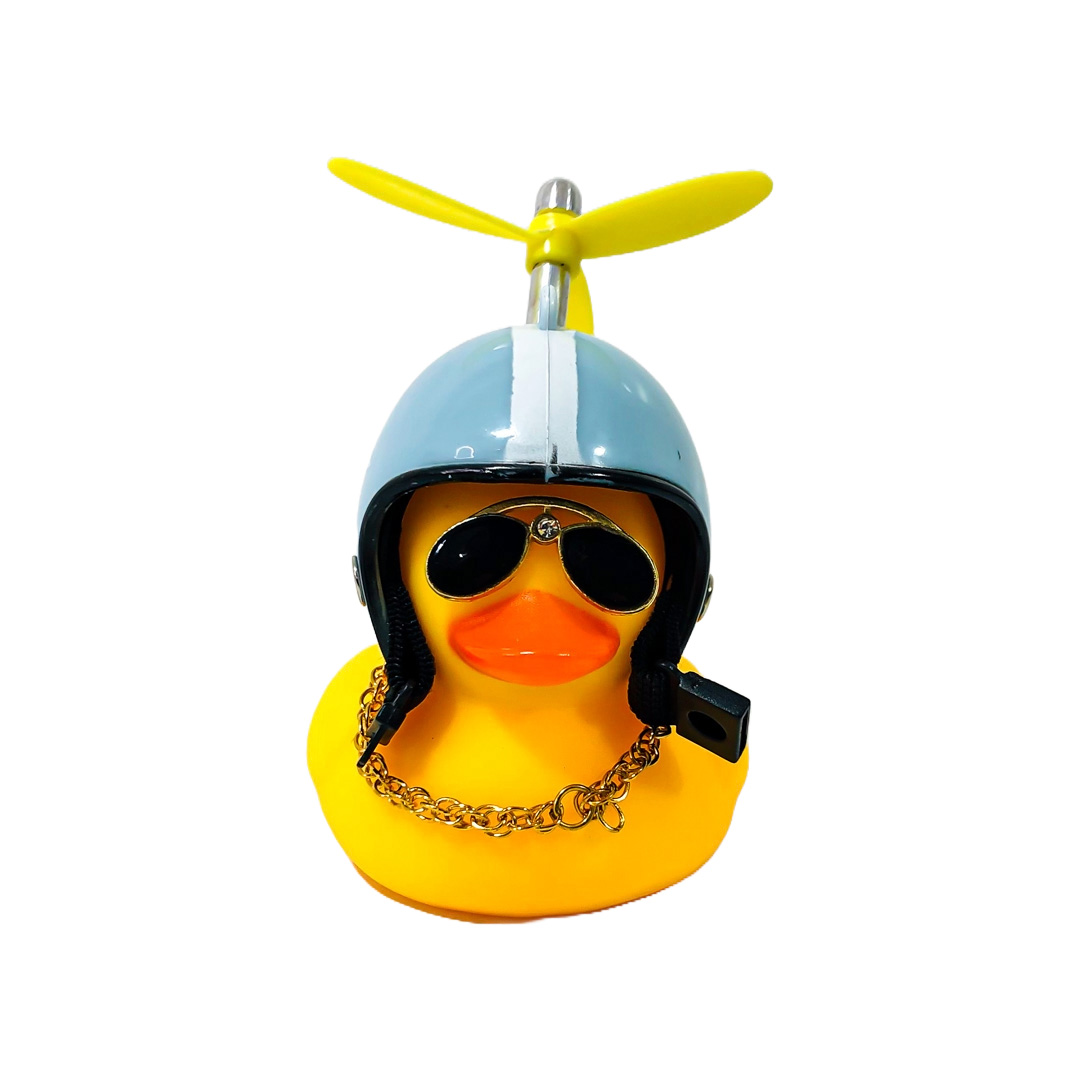 PATITO DECORATIVO PARA AUTO, BICI O MOTO CASCO CELESTE DIBUJO ESTRELLA CON ANTEOJOS, CADENA Y HELICE - 5