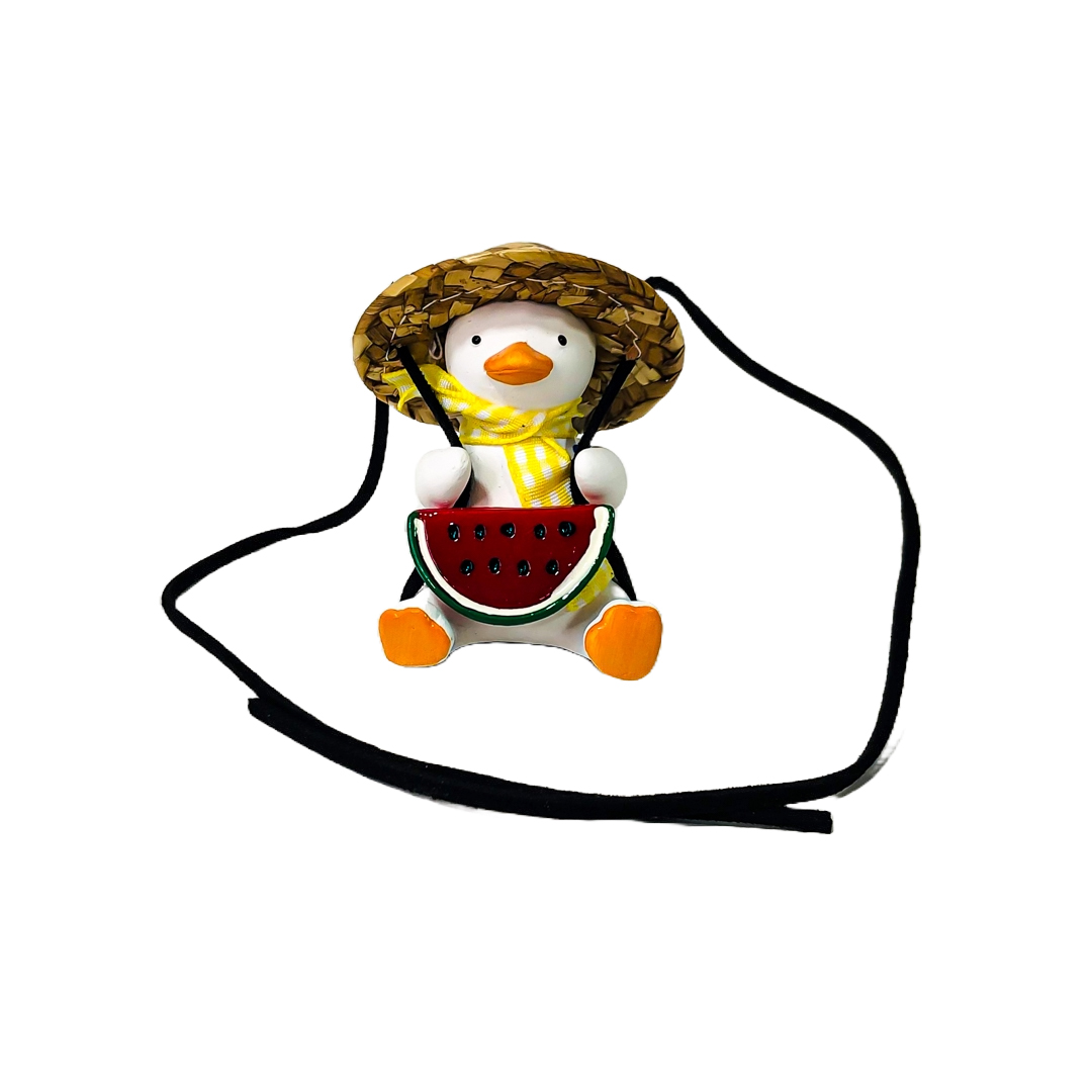 PATITO DECORATIVO COLGANTE DE CERAMICA PARA AUTO GRANJERO CON SOMBRERO Y SANDIA - 2