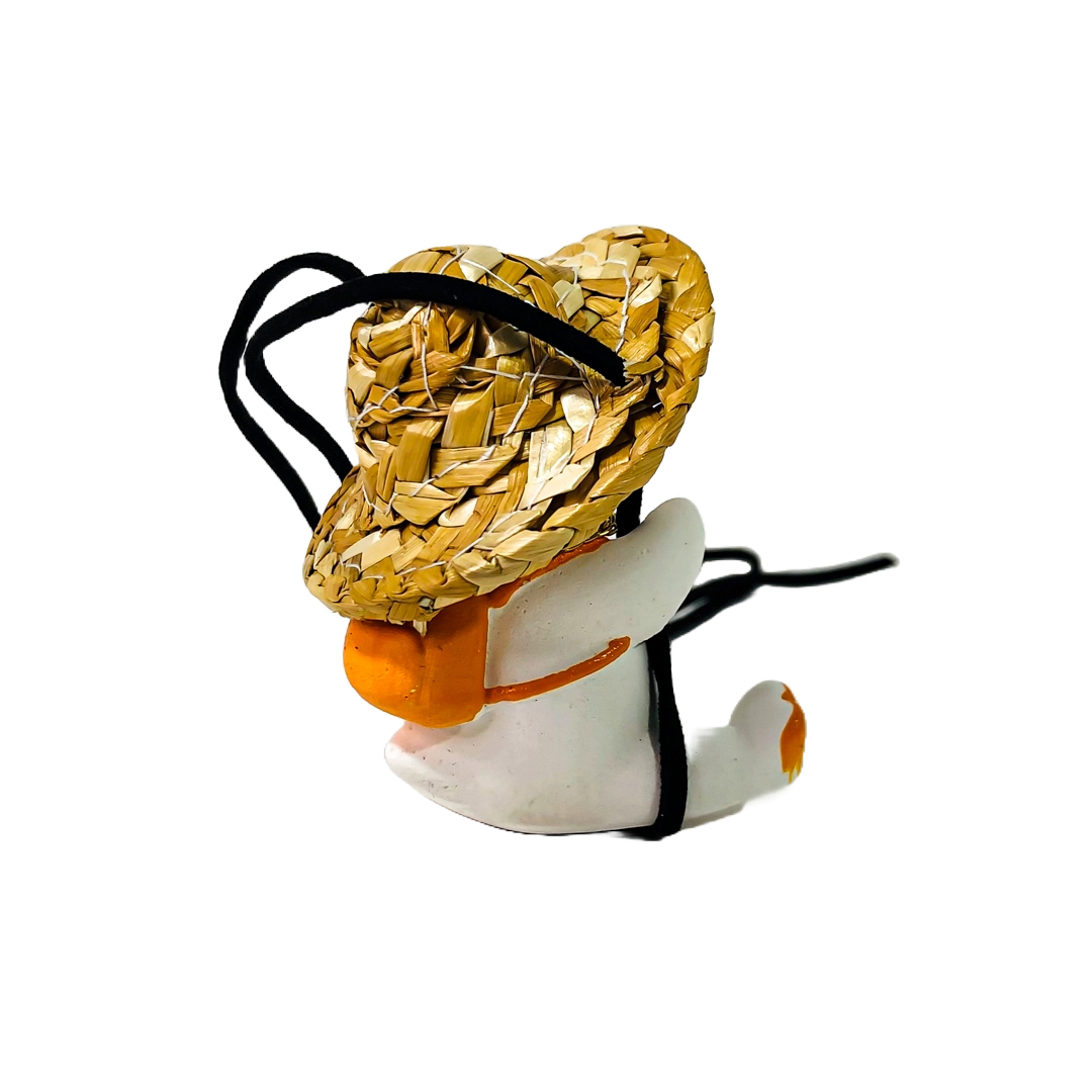 PATITO DECORATIVO COLGANTE DE CERAMICA PARA AUTO PANAMA STYLE CON SOMBRERO, MOCHILA, GAFAS AVIATOR Y COLGANTES - 6