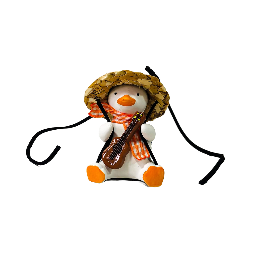 PATITO DECORATIVO COLGANTE DE CERAMICA PARA AUTO COUNTRY MUSIC CON SOMBRERO DE PAJA Y GUITARRA CRIOLLA - 5