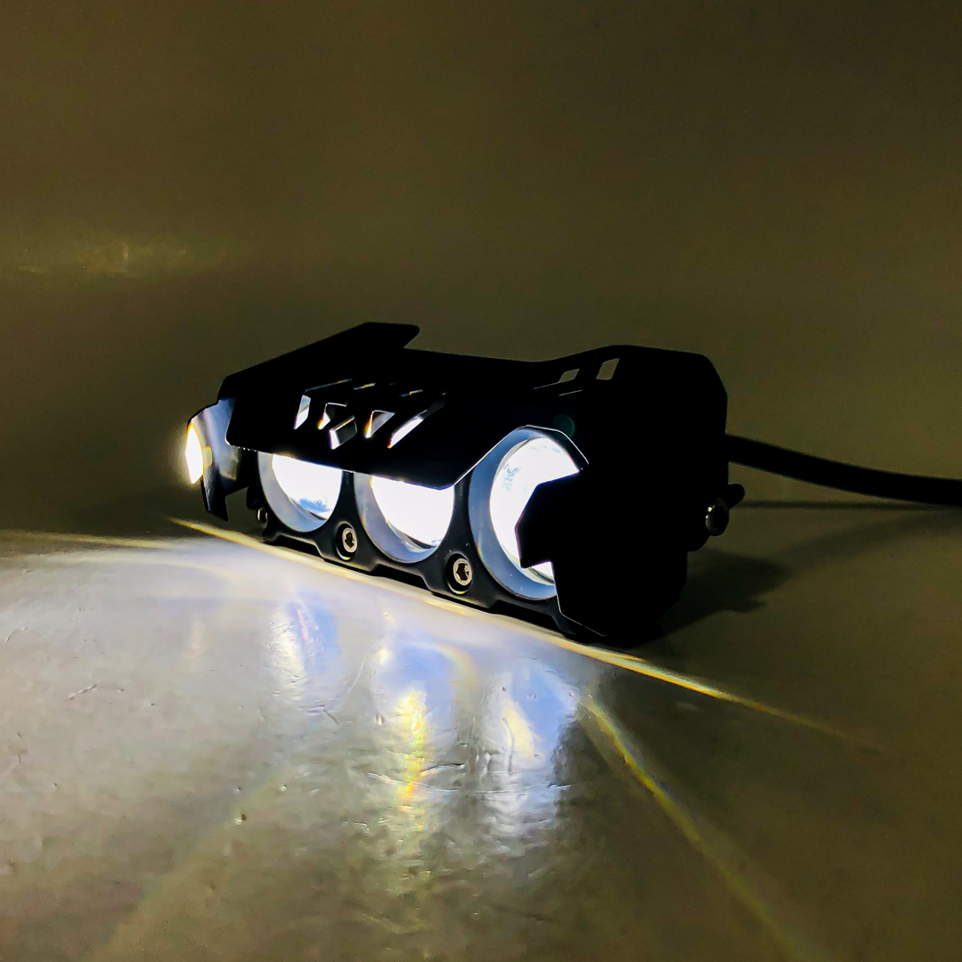 OFF ROAD FARO DE LED UNIVERSAL RECTANGULAR TRIPLE LUPA COLOR BLANCO Y AMBAR 12V / 24V  MEDIDAS 10,4 CM * 4,3 CM * 3,8 CM - 3