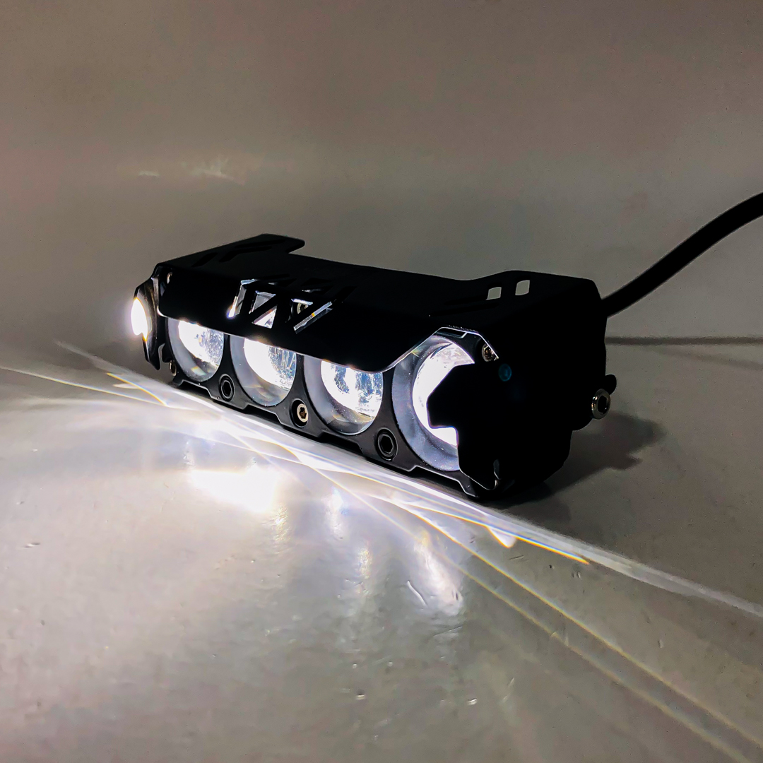OFF ROAD FARO DE LED UNIVERSAL RECTANGULAR CUADRUPLE LUPA COLOR BLANCO Y AMBAR 12V / 24V  MEDIDAS 13,3 CM * 5,1 CM * 4,1 CM - 9