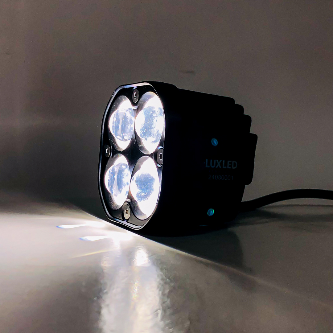 OFF ROAD FARO DE LED UNIVERSAL JUEGO DE FARO CUADRADO CON FUNCION ALTA Y BAJA, COLOR BLANCO Y AMBAR 12V / 24V MEDIDAS 7,5 CM * 7 CM * 6,8 CM - 5