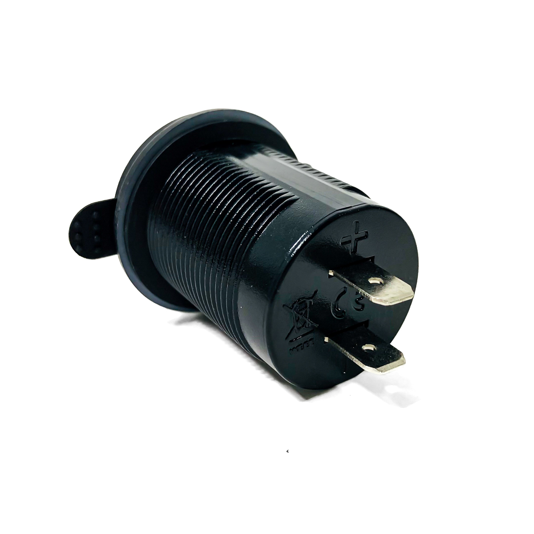 TOMA DE CONEXION 12V / 24V TOMA DE CONEXION CON PUERTO USB / TIPO C 3.1AMP  PARA 12V / 24V POTENCIA MAXIMA 20 WATTS CON ANILLO LED AZUL, VERDE Y ROJO. INCLUYE KITS DE CABLES DE CONEXION. PESO 35 GRS MEDIDAS 4CM X 4CM X 5.1CM - 2