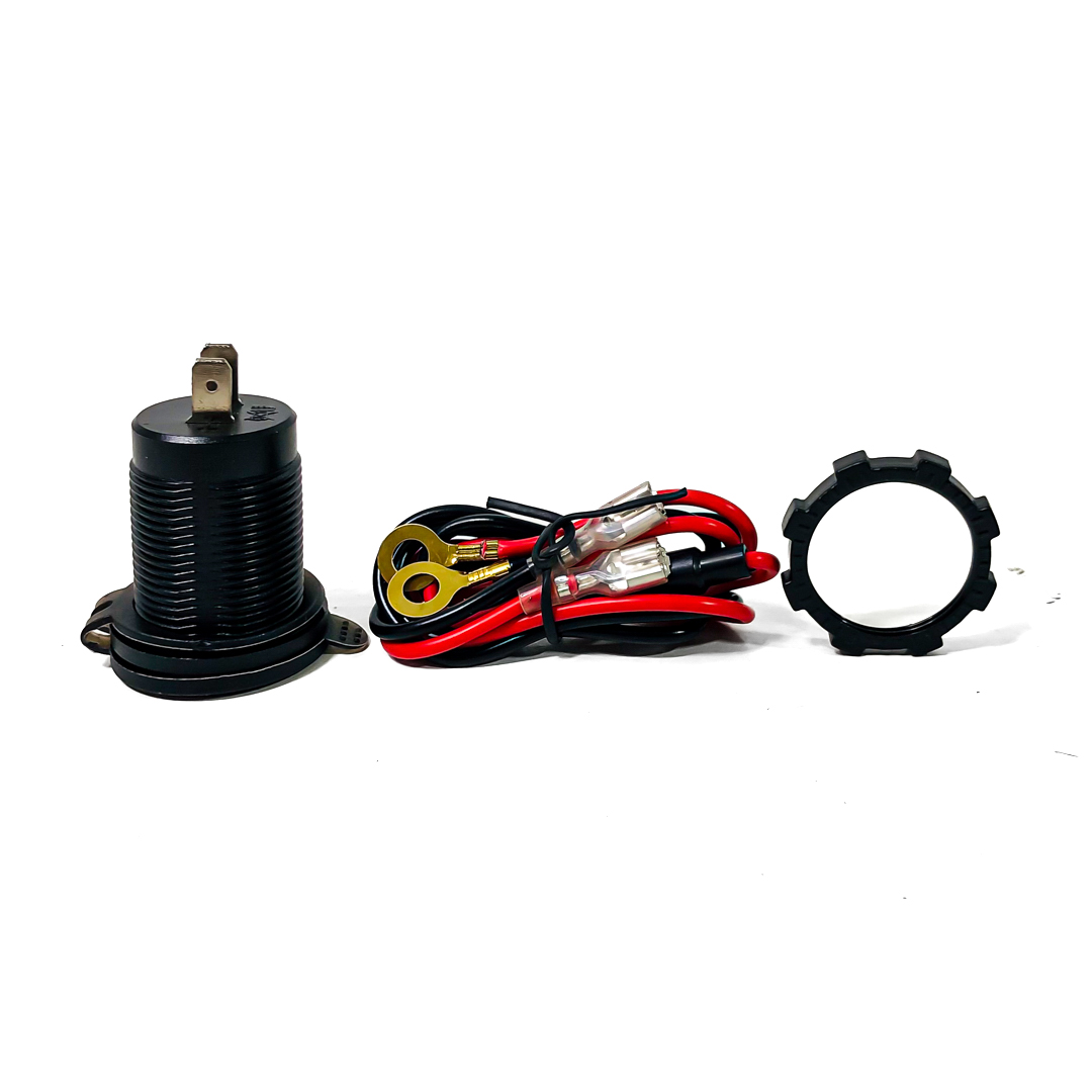 TOMA DE CONEXION 12V / 24V TOMA DE CONEXION CON PUERTO USB / TIPO C 3.1AMP  Y VOLTIMETRO PARA 12V / 24V POTENCIA MAXIMA 100 WATTS . INCLUYE KITS DE CABLES DE CONEXION. PESO 57 GRS MEDIDAS 4 CM X 4 CM X 6.2 CM - 4