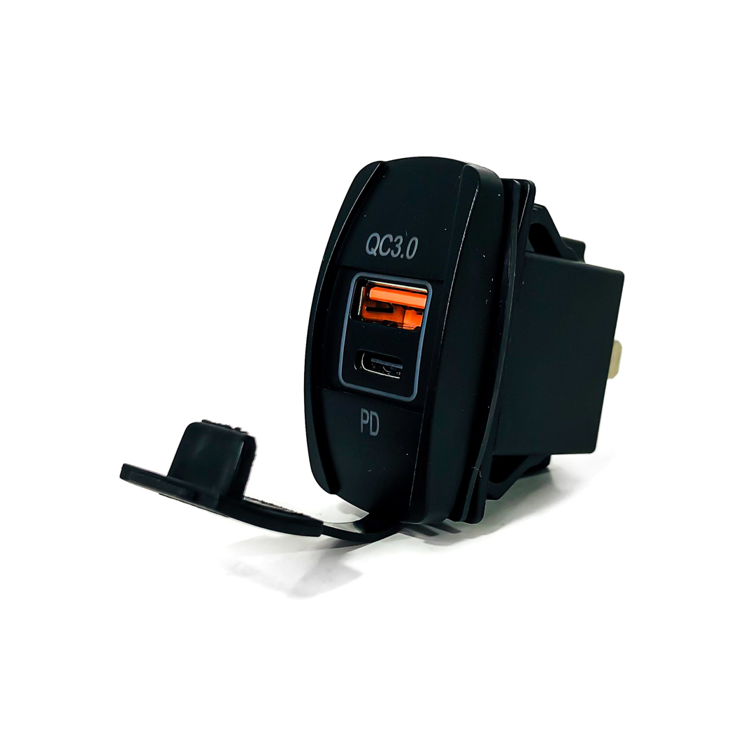 TOMA DE CONEXION 12V / 24V TOMA DE CONEXION CON PUERTO USB / TIPO C 3.1AMP 12V / 24V POTENCIA MAXIMA 48 WATTS . INCLUYE KITS DE CABLES DE CONEXION. PESO 32 GRS MEDIDAS 4,7 CM X 2,3 CM X 4 CM - 3