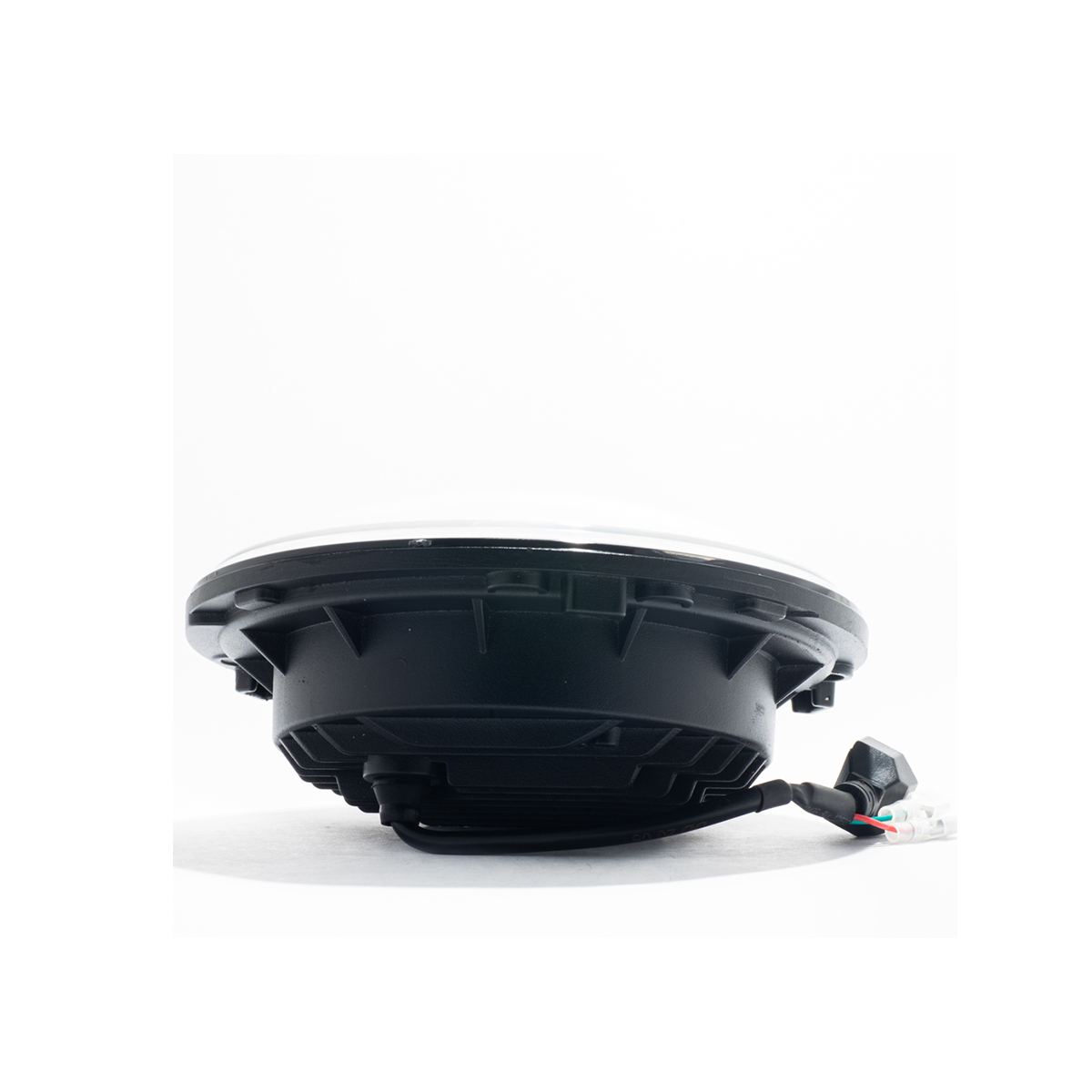 OFF ROAD FARO DE LED UNIVERSAL REDONDO 7 USO IDEAL JEEP WRANGLER - RENEGADE / MOTO HARLEY DAVIDSON - ROYAL ENFIELD CON FUNCION ALTA Y BAJA - HAZ DE LUZ SPOT - CANTIDAD POR CAJA MASTER 20